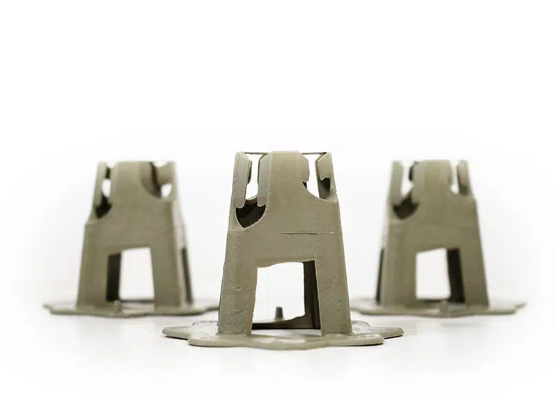 Plate spacers